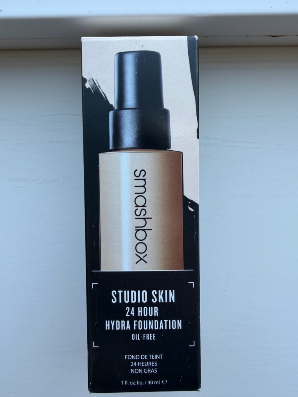 NWT Smashbox Studio Skin 24 Hour Hydra Foundation - 1.05 Fair Warm Olive